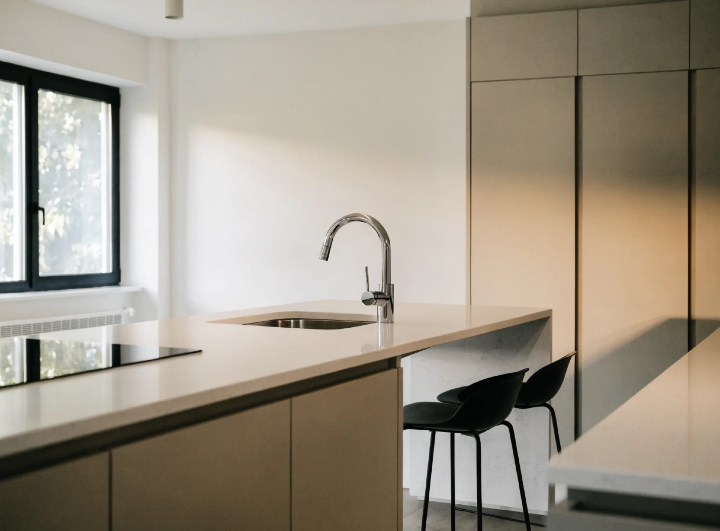 Quartz countertop installation Boca Raton: a finished quartz run with a waterfall end panel on the island and an undermount sink